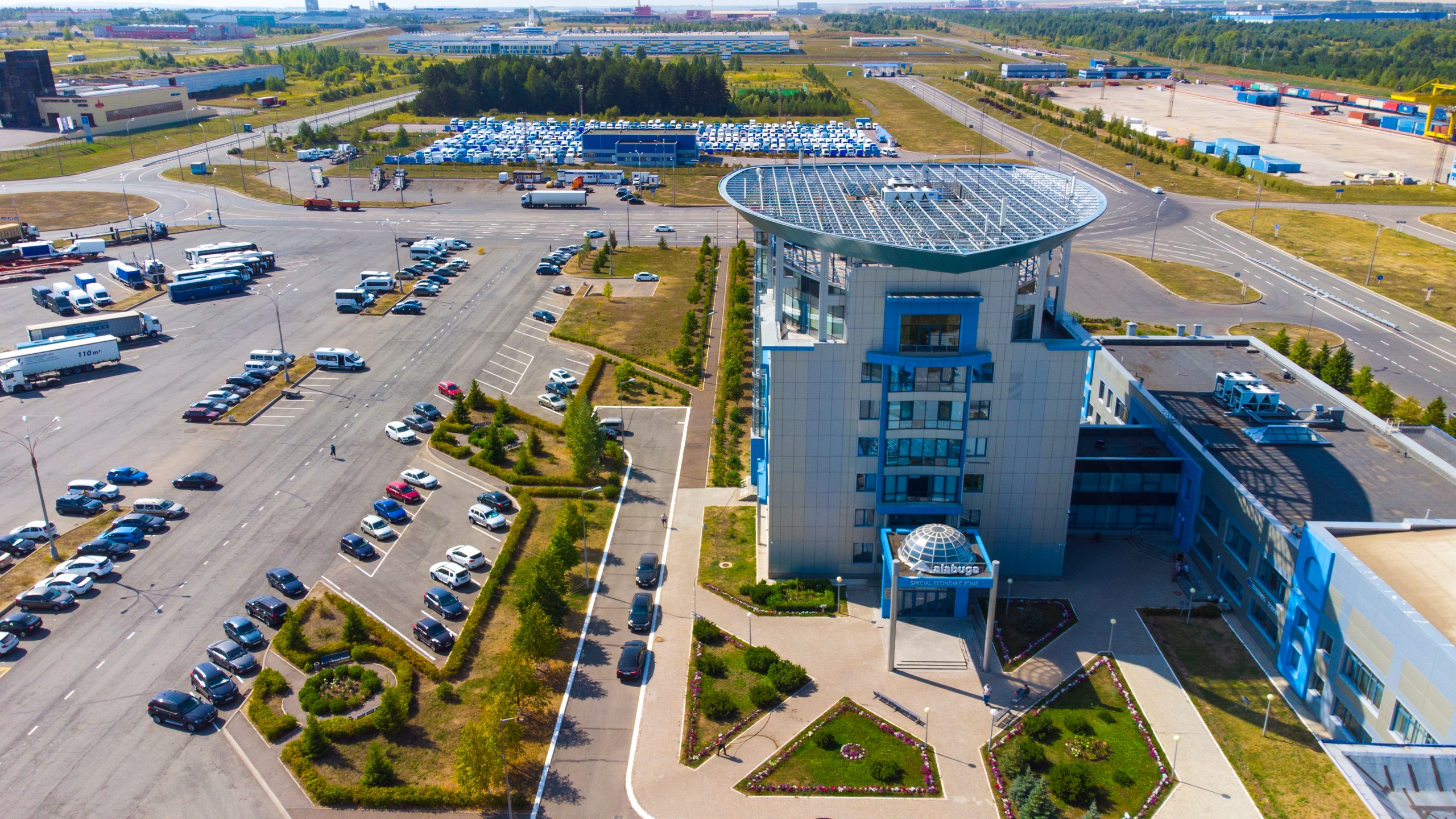 Парковка и зона разгрузки (ОЭЗ "Алабуга", Татарстан)